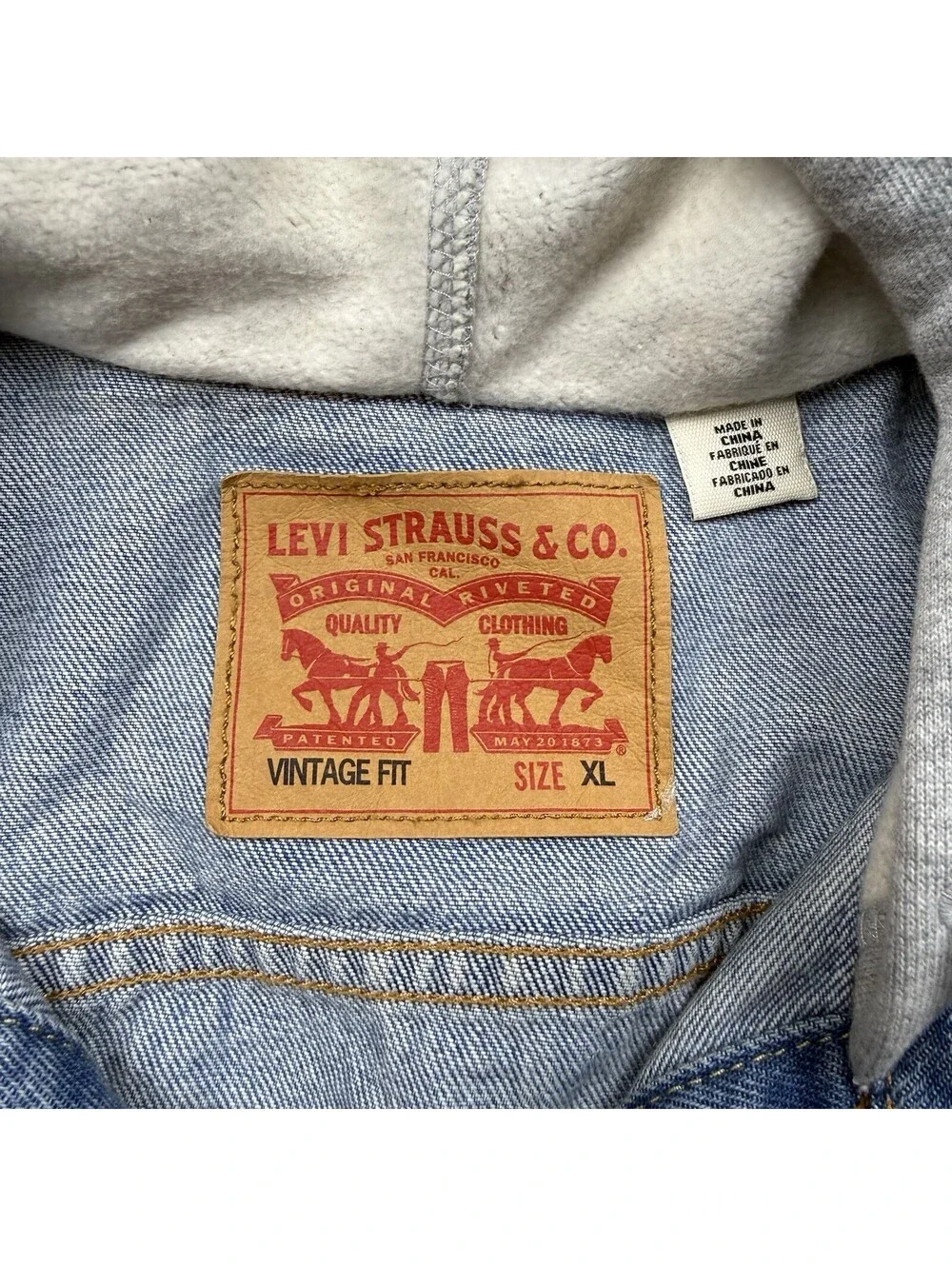 Levi’s Men’s XL Hybrid Denim Trucker Jacket Gray Hoodie Sweatshirt Sleeves